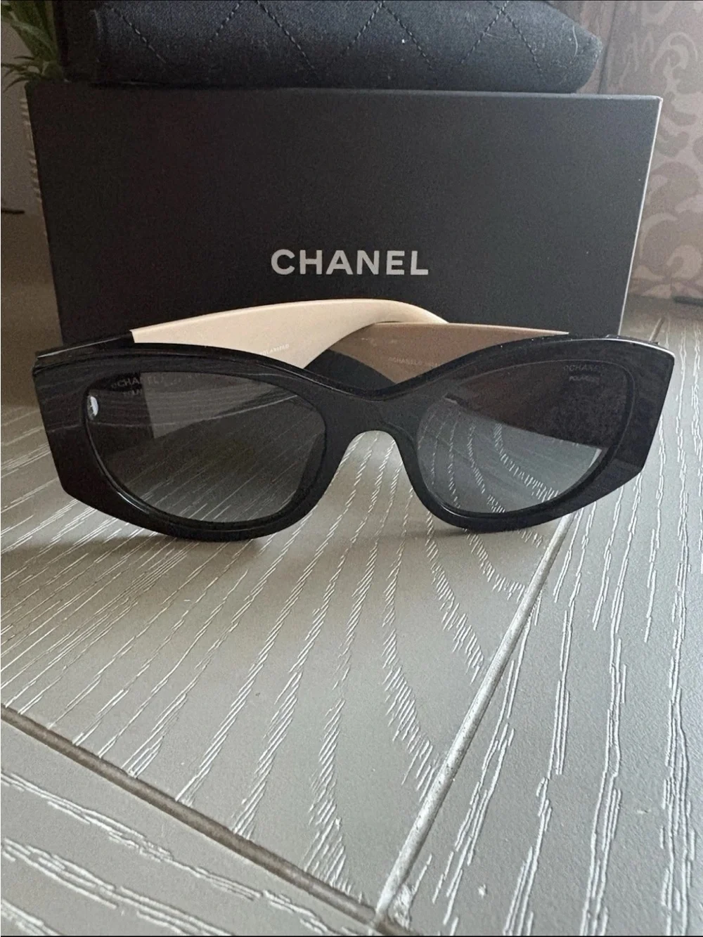 CHANEL Black Sunglasses with Beige Logo Temples Polarized NEW